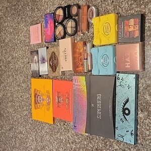26 piece lot eyeshadow palettes and singles. 5 lb box!